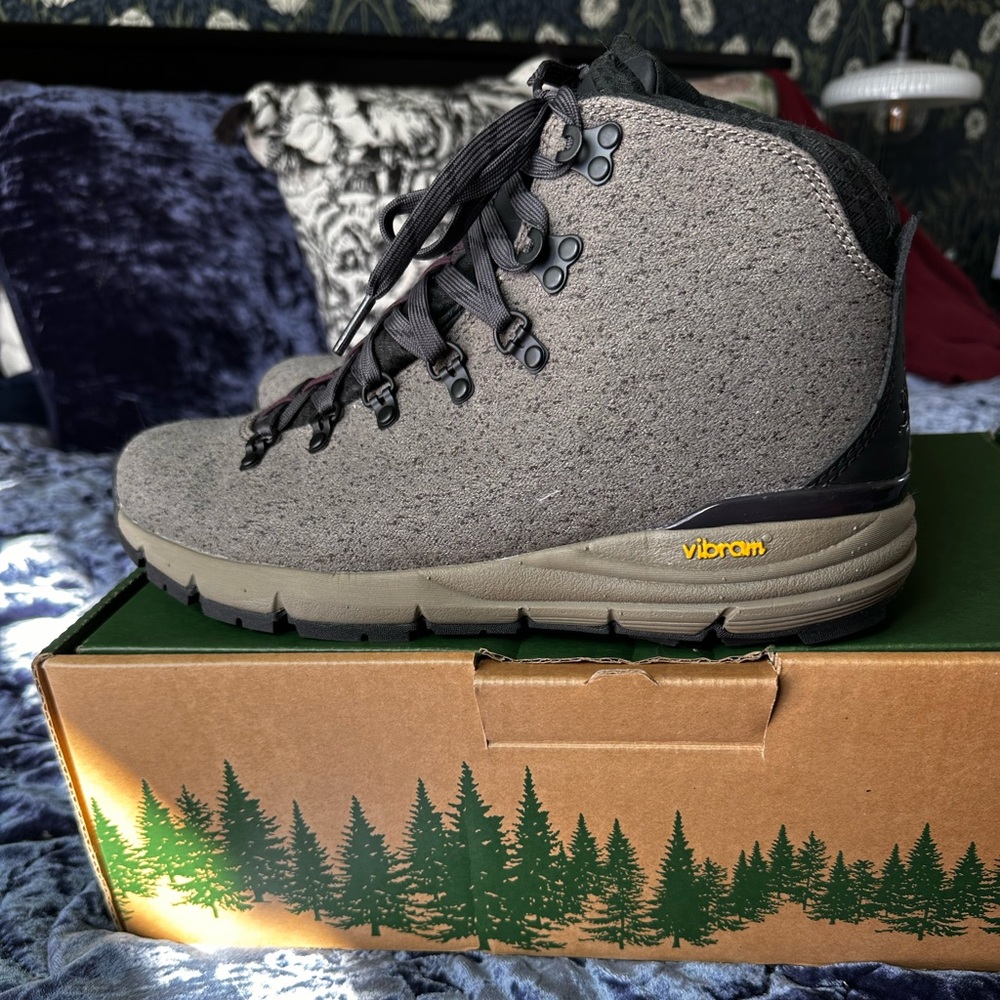 NIB Danner Mountain 600 Enduroweave Hiking Boots 10.5 in Timberwolf